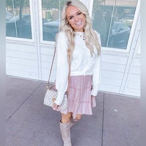 4/15$ White popcorn balloon sleeve sweater